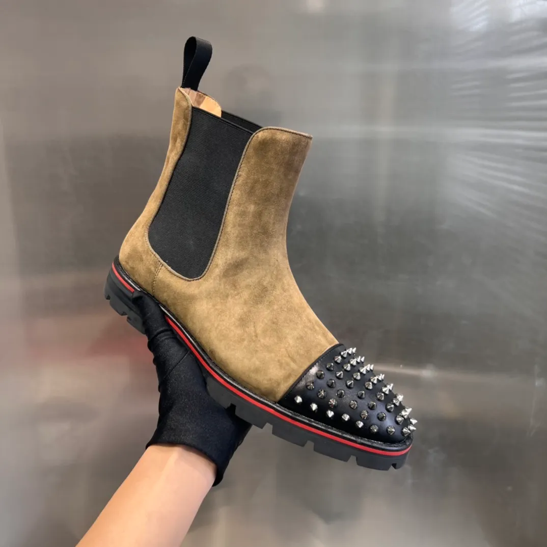 👟👟Ex-factory price 860👟👟 ╔Tire sole front toe nail army green sheep boots╗ ·Top version customization·²⁰²²𝐬𝐬 𝑪𝒉𝒓𝒊𝒔𝒕𝒊𝒂𝒏 𝑳𝒐𝒖𝒃𝒐𝒖𝒕𝒊𝒏 ▪️No matter the last shape, fabric, diamonds, nails, lining, outsole, they are as close as possible to ZP... ▪️The original sole is specially provided by the original factory ▪️The lining is imported water-dyed cowhide ▪️Private customization time is about 3-7 days —————— Size: Men's 39M-47M